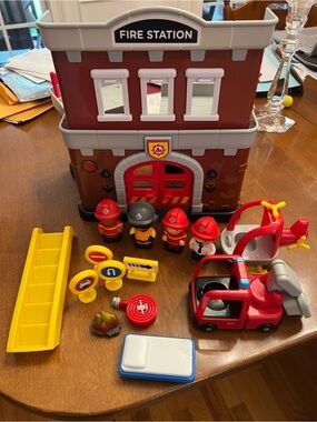 Kids Fire Station Playset with Red Rescue Vehicles and Yellow Ladder 15 pieces